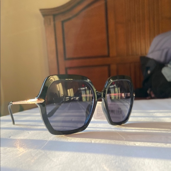 Sofia by Sofia Vergara Black Oversized Sunglasses - Picture 3 of 3